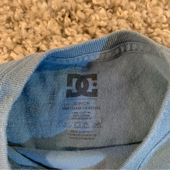 DC Smokey Blue T-Shirt with Bright Pink Emblem Women’s Size Small - Picture 3 of 4